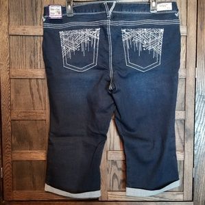 Low rise crop capri